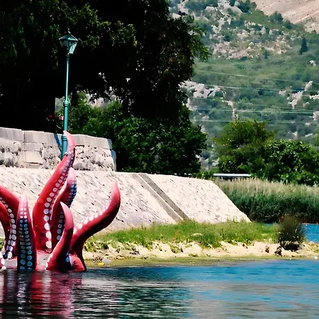 Carla Modern Oasis And Comfort * Opuzen