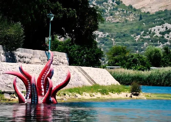 Carla Modern Oasis And Comfort * Opuzen