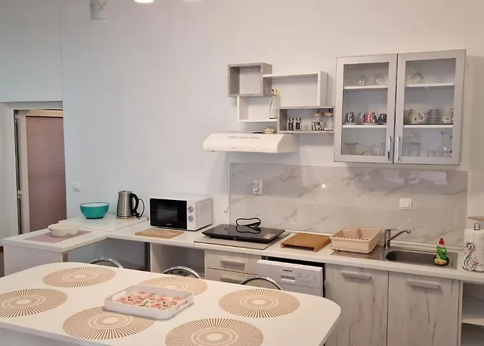 Carla Modern Oasis And Comfort *