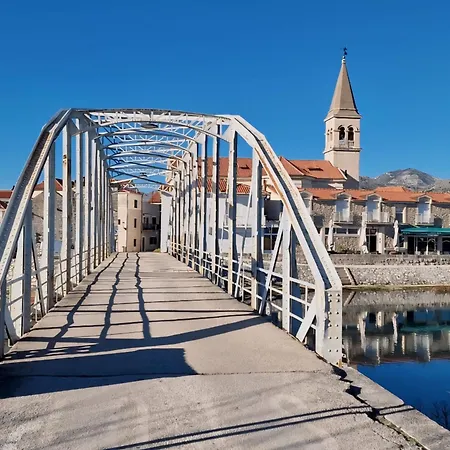 Carla Modern Oasis And Comfort Apartment *