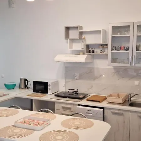 Carla Modern Oasis And Comfort *