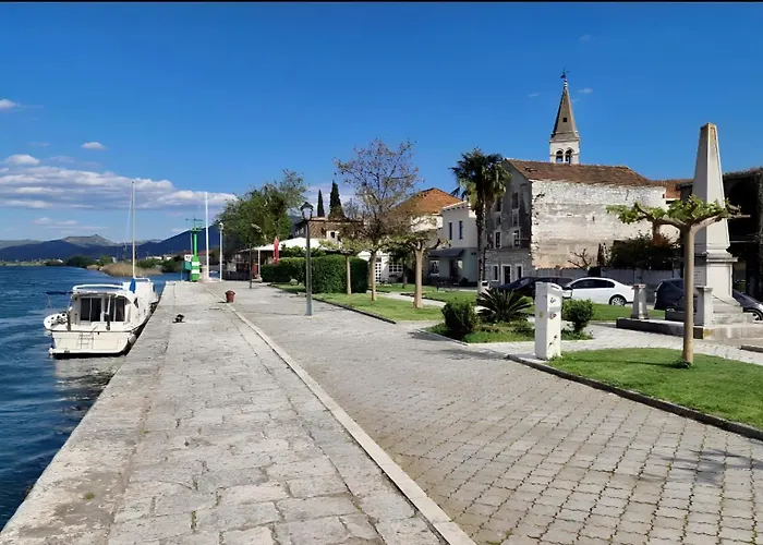 Carla Modern Oasis And Comfort