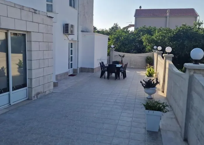 Carla Modern Oasis And Comfort *