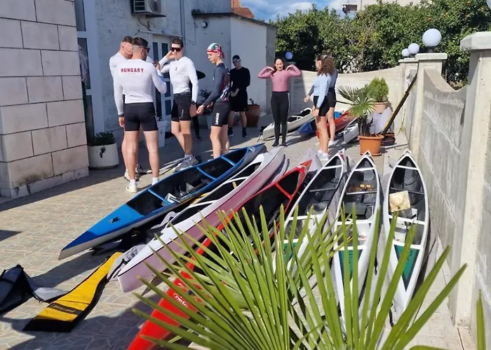 Carla Modern Oasis And Comfort *